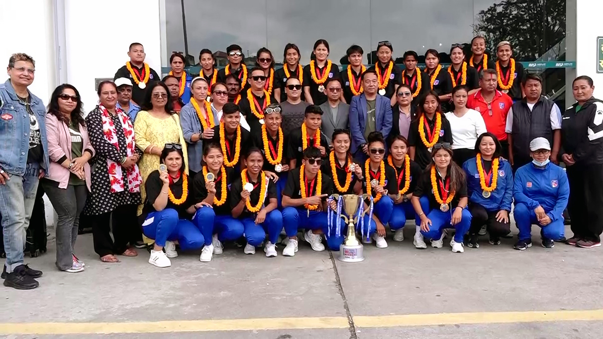 बंगलादेशलाई पराजित गरेर राष्ट्रिय महिला फुटबल टिम स्वदेश फर्कियाे